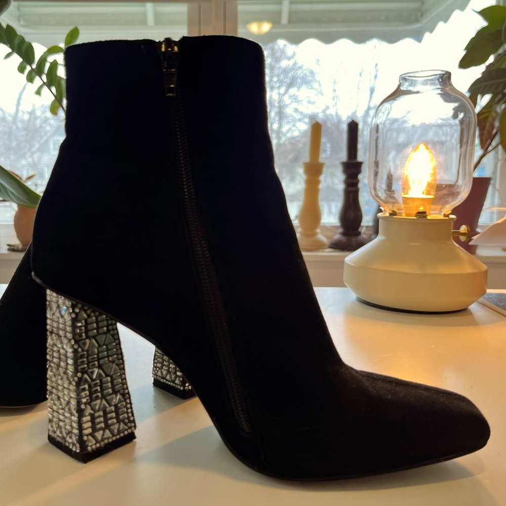 Betsy Johnson Sparkle heel Black boots